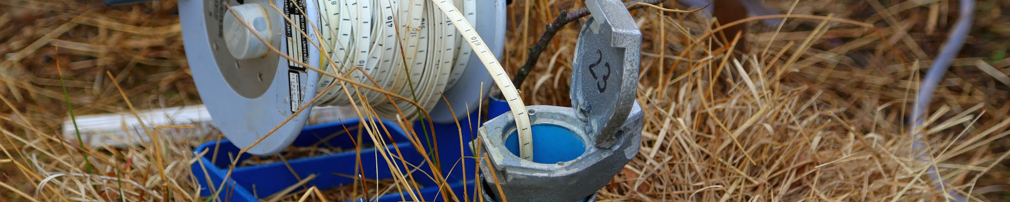 Gauge to measure water levels